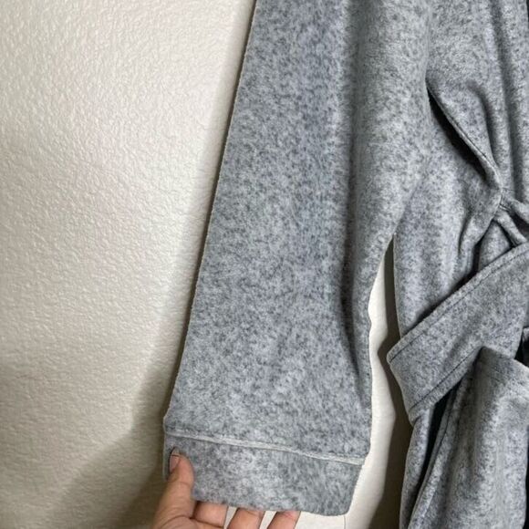 Eddie Bauer Sleepwear 2XL Robe Soft Fleece Gray Long Wrap Tie Pockets Womens - Picture 2 of 13